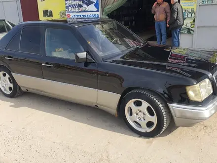 Mercedes-Benz E 260 1990 года за 1 800 000 тг. в Жетысай – фото 6