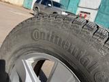 Зимнюю шипованную резину с оригинальными дисками на Крузак 200 за 450 000 тг. в Астана – фото 2