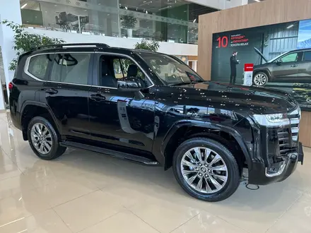 Toyota Land Cruiser Premium 2025 года за 71 145 500 тг. в Алматы – фото 2