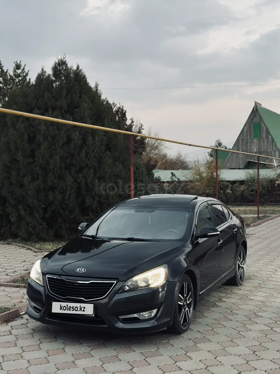 Kia Cadenza, 2012