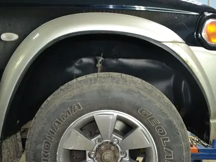 Подкрылки Mitsubishi Pajero за 23 500 тг. в Актобе