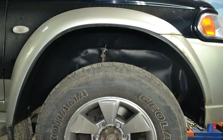 Подкрылки Mitsubishi Pajero за 23 500 тг. в Актобе