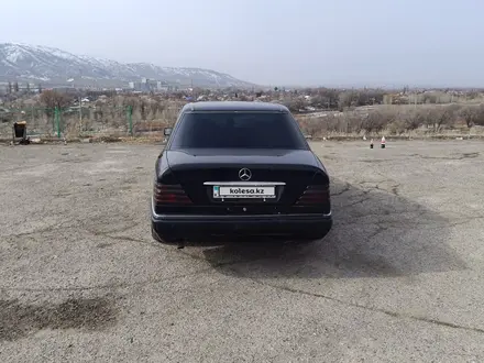 Mercedes-Benz E 220 1993 года за 1 450 000 тг. в Талдыкорган – фото 2