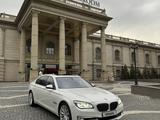 BMW 750 2013 года за 16 000 000 тг. в Алматы – фото 3