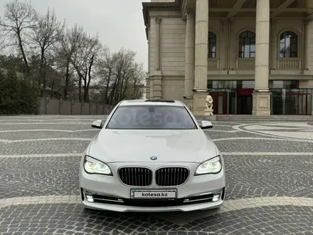 BMW 750 2013 года за 16 000 000 тг. в Алматы – фото 2