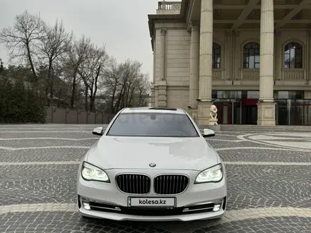 BMW 750 2013 года за 16 000 000 тг. в Алматы – фото 9