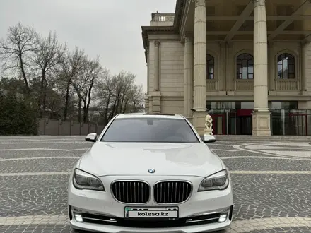 BMW 750 2013 года за 16 000 000 тг. в Алматы – фото 10