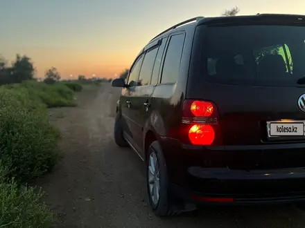 Volkswagen Touran 2007 года за 3 800 000 тг. в Караганда – фото 3