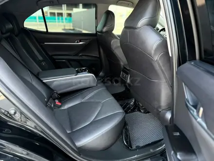 Toyota Camry Luxe 2023 года за 17 700 000 тг. в Шымкент – фото 7