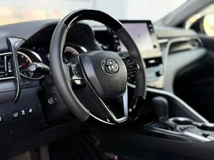 Toyota Camry Luxe 2023 года за 17 700 000 тг. в Шымкент – фото 11