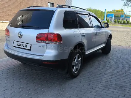 Volkswagen Touareg 2005 года за 4 500 000 тг. в Караганда – фото 2