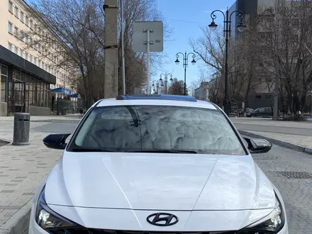 Hyundai Elantra 2023 года за 12 200 000 тг. в Астана – фото 2