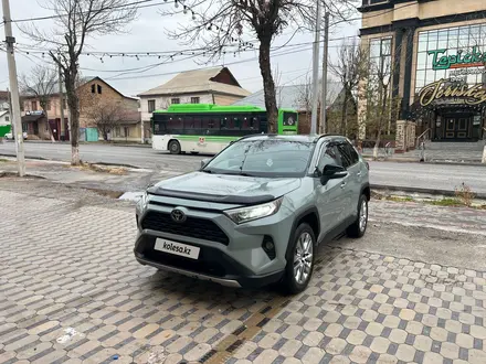 Toyota RAV4 2021 года за 13 000 000 тг. в Шымкент