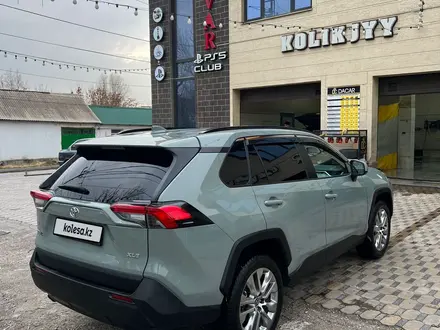 Toyota RAV4 2021 года за 13 000 000 тг. в Шымкент – фото 3