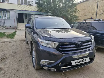 Toyota Highlander 2013 года за 13 000 000 тг. в Актобе – фото 2