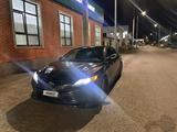 Toyota Camry 2020 года за 8 500 000 тг. в Атырау – фото 2
