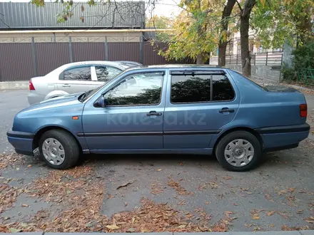 Volkswagen Vento 1992 года за 2 500 000 тг. в Шымкент – фото 4