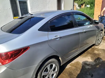 Hyundai Solaris 2013 года за 3 350 000 тг. в Семей – фото 4