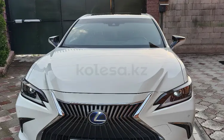 Lexus ES 300h 2019 года за 18 500 000 тг. в Алматы