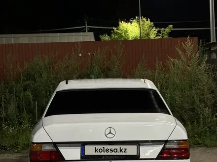 Mercedes-Benz E 230 1993 года за 2 200 000 тг. в Петропавловск – фото 5