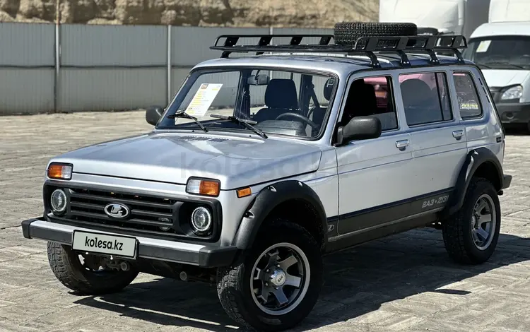 ВАЗ (Lada) Lada 2131 (5-ти дверный) 2011 годаүшін2 900 000 тг. в Атырау