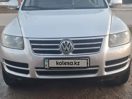 Volkswagen Touareg 2005 года за 4 850 000 тг. в Алматы – фото 5