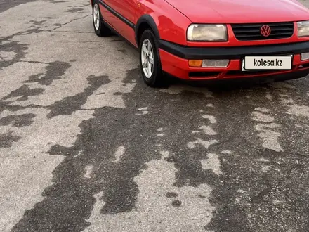 Volkswagen Vento 1995 года за 1 300 000 тг. в Алматы – фото 2