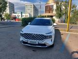 Hyundai Santa Fe 2023 годаfor18 800 000 тг. в Астана