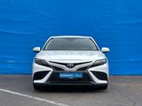 Toyota Camry 2021 года за 14 220 000 тг. в Алматы – фото 2