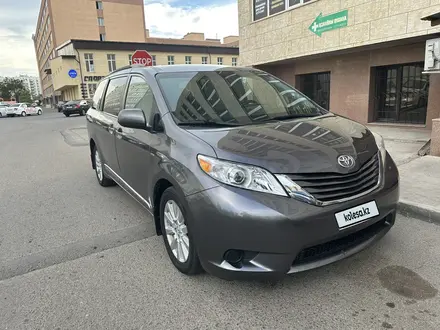 Toyota Sienna 2017 года за 10 000 000 тг. в Астана – фото 3