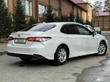 Toyota Camry 2018 года за 10 500 000 тг. в Астана – фото 2