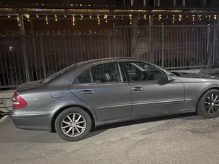 Mercedes-Benz E 240