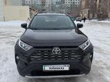 Toyota RAV4 2020 года за 15 500 000 тг. в Караганда – фото 2