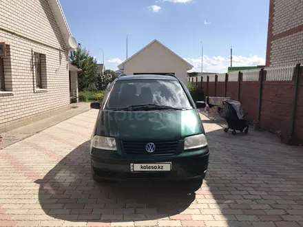 Volkswagen Sharan 2002 года за 2 800 000 тг. в Актобе – фото 2