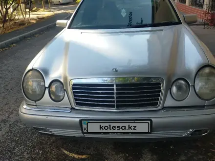 Mercedes-Benz E 240 1999 года за 2 800 000 тг. в Шымкент – фото 2