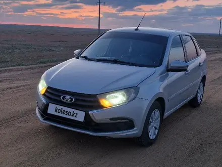 ВАЗ (Lada) Granta 2190 2018 года за 4 350 000 тг. в Актобе – фото 2