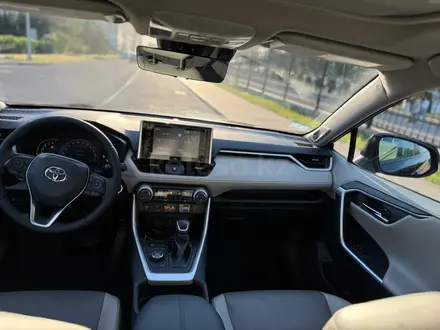 Toyota RAV4 2020 года за 13 900 000 тг. в Астана – фото 3