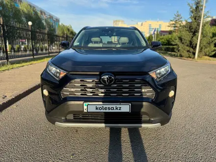 Toyota RAV4 2020 года за 13 900 000 тг. в Астана