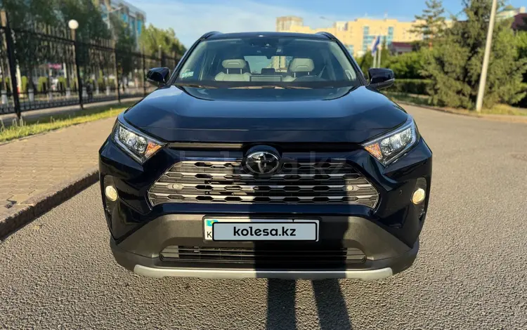 Toyota RAV4 2020 года за 13 900 000 тг. в Астана