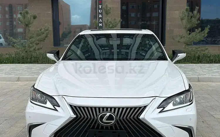 Lexus ES 250 2021 года за 24 000 000 тг. в Актау