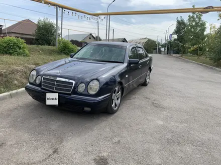 Mercedes-Benz E 320 1999 года за 3 800 000 тг. в Алматы