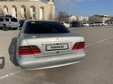 Mercedes-Benz E 320 2000 года за 5 200 000 тг. в Актау – фото 2