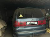 Volkswagen Sharan 2001 годаүшін2 500 000 тг. в Чапаев – фото 2