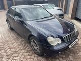 Mercedes-Benz C 200 2001 года за 3 042 000 тг. в Уральск – фото 3