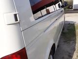 Volkswagen Transporter 2004 года за 6 071 428 тг. в Кордай – фото 4