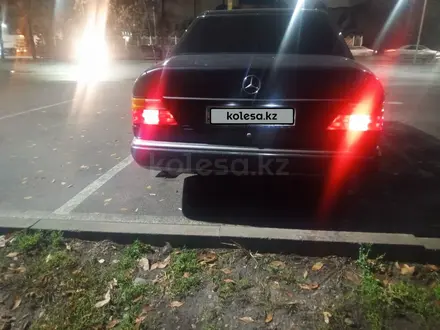 Mercedes-Benz E 230 1992 года за 1 655 000 тг. в Алматы – фото 4