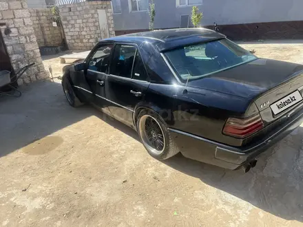 Mercedes-Benz E 400 1990 года за 2 950 000 тг. в Актау – фото 4