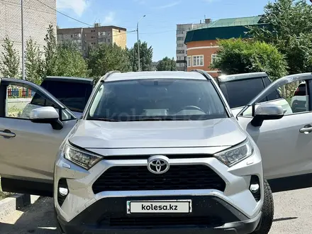 Toyota RAV4 2022 года за 14 200 000 тг. в Астана