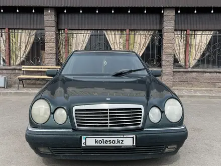 Mercedes-Benz E 230 1996 годаүшін1 800 000 тг. в Астана