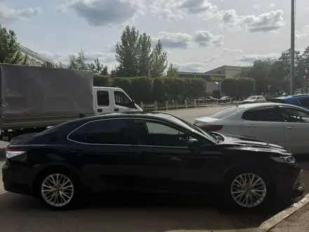 Toyota Camry 2018 года за 10 700 000 тг. в Уральск – фото 5